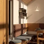 Kalbornia & Pool House By Jwpm