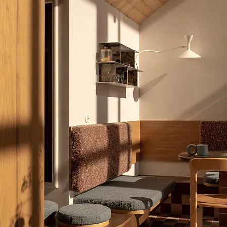 Kalbornia & Pool House By Jwpm