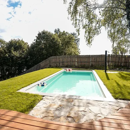 Kalbornia & Pool House By Jwpm